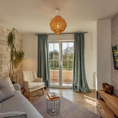 Stylish Mini-House With Garden & Beach Биела Екстериор снимка