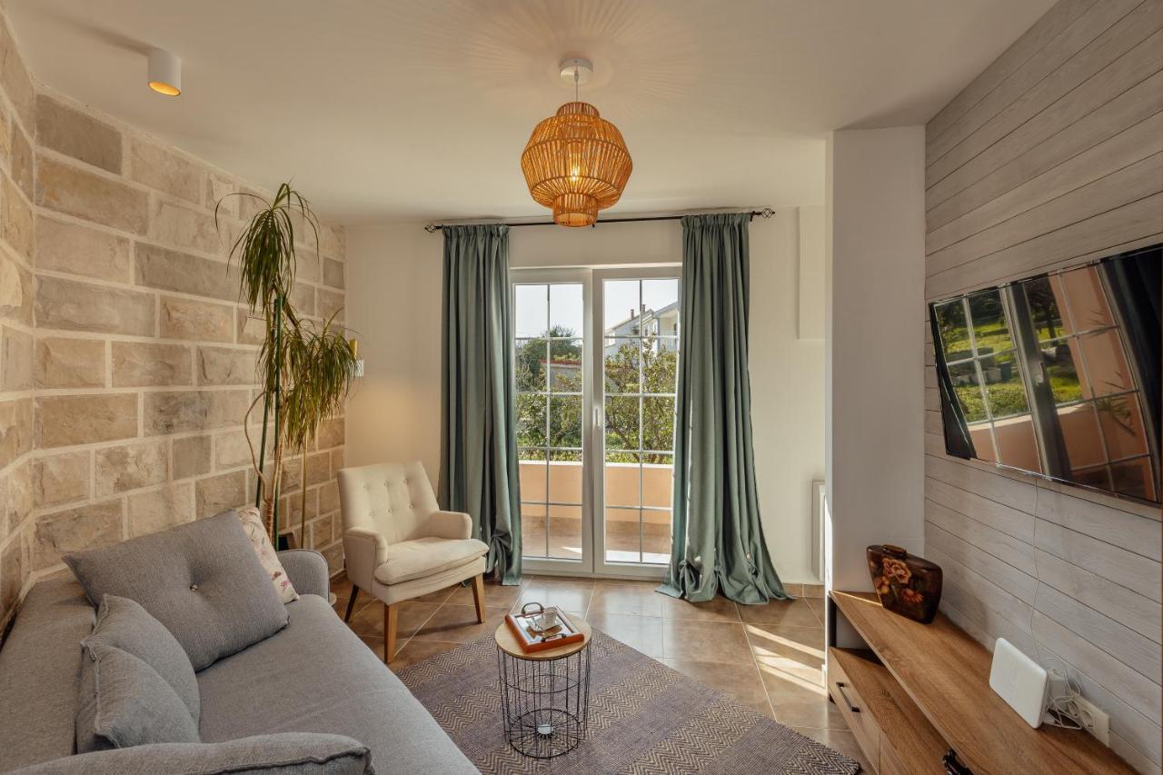 Stylish Mini-House With Garden & Beach Биела Екстериор снимка