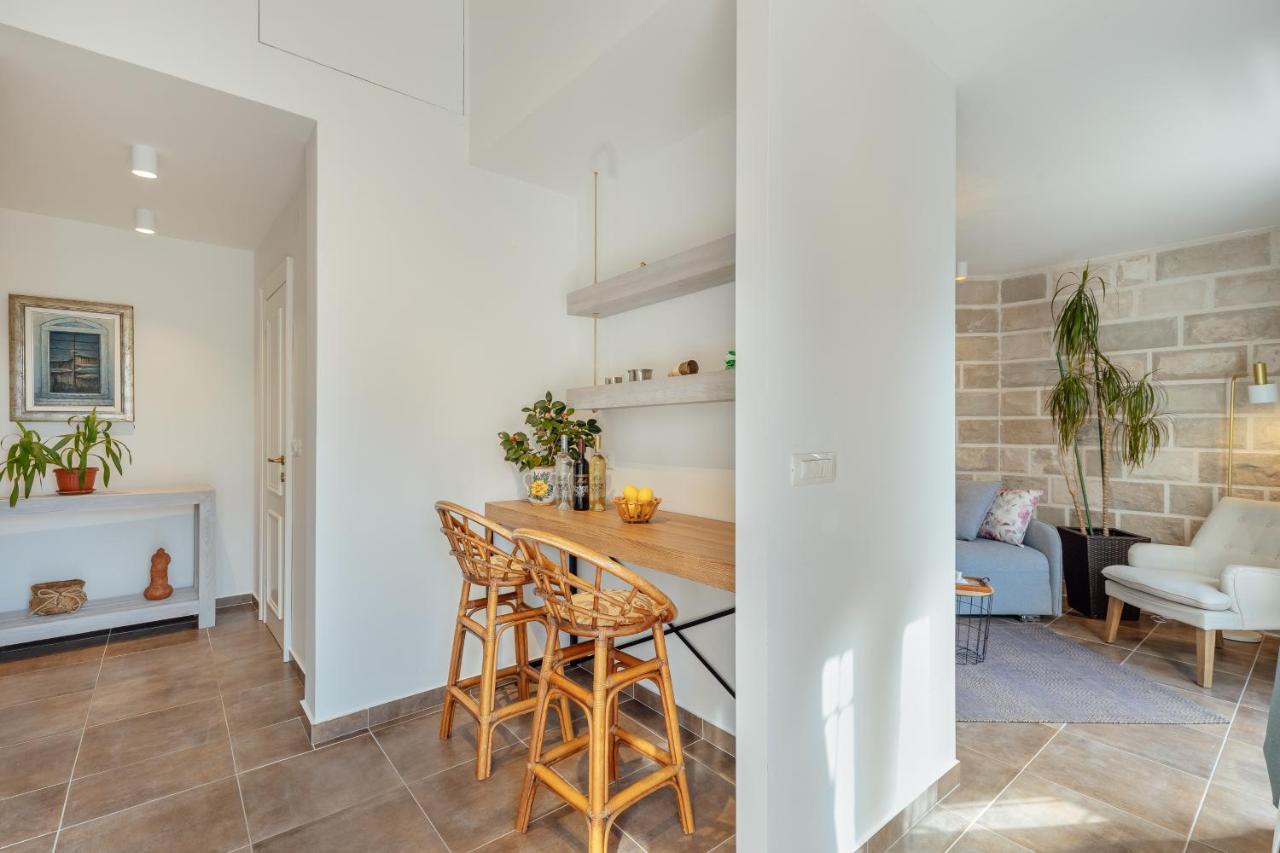 Stylish Mini-House With Garden & Beach Биела Екстериор снимка