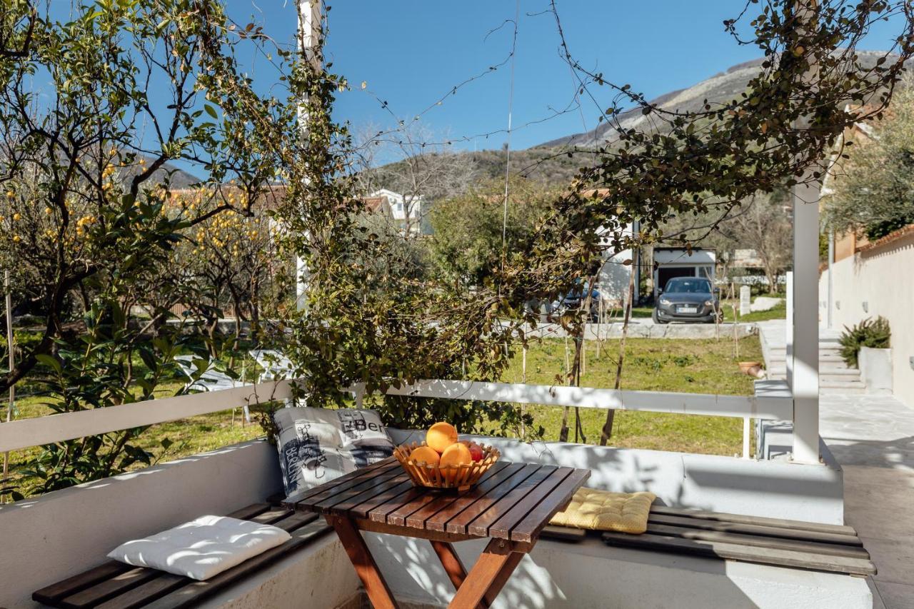 Stylish Mini-House With Garden & Beach Биела Екстериор снимка