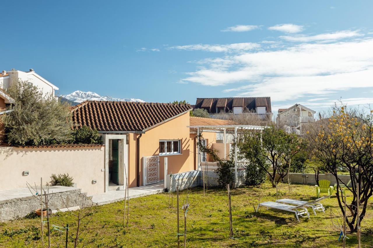 Stylish Mini-House With Garden & Beach Биела Екстериор снимка