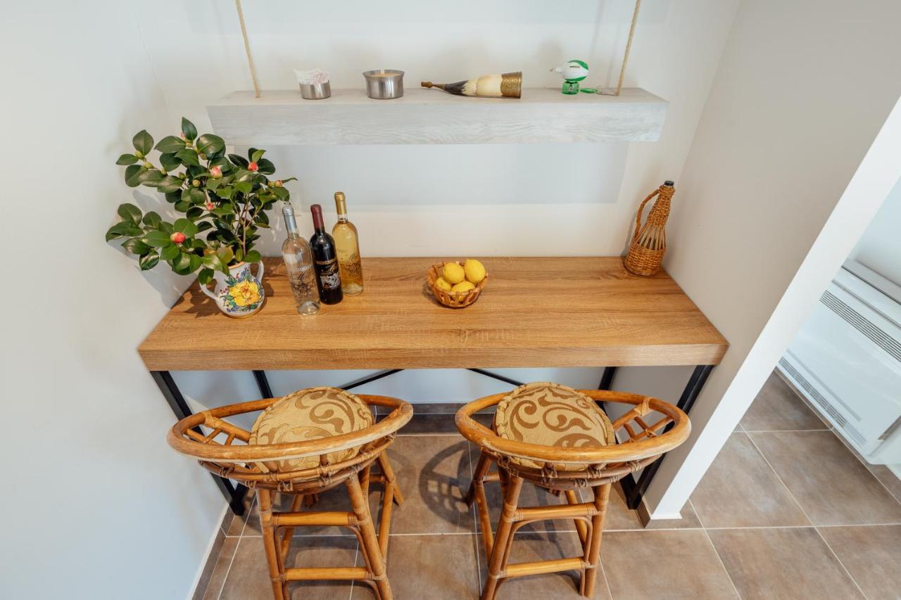 Stylish Mini-House With Garden & Beach Биела Екстериор снимка