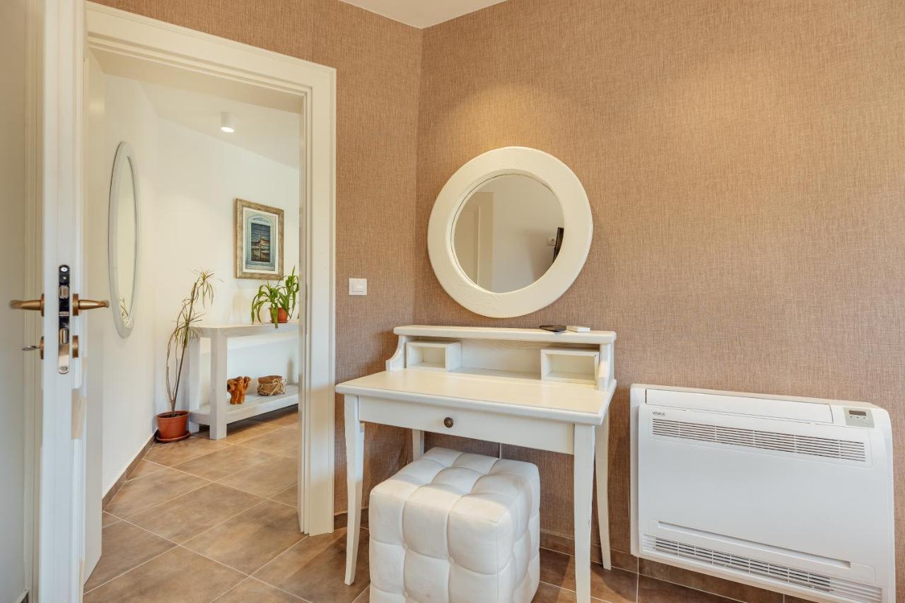Stylish Mini-House With Garden & Beach Биела Екстериор снимка