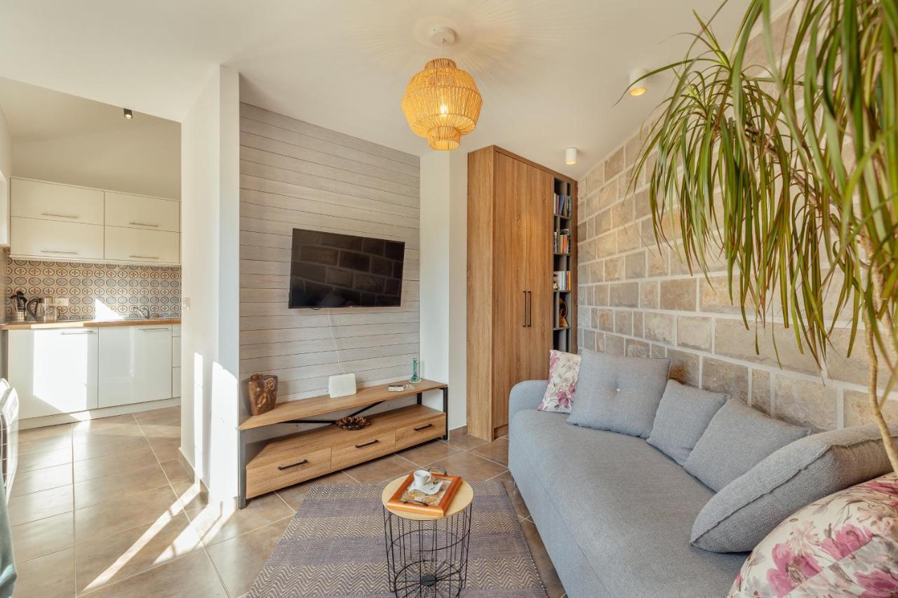 Stylish Mini-House With Garden & Beach Биела Екстериор снимка